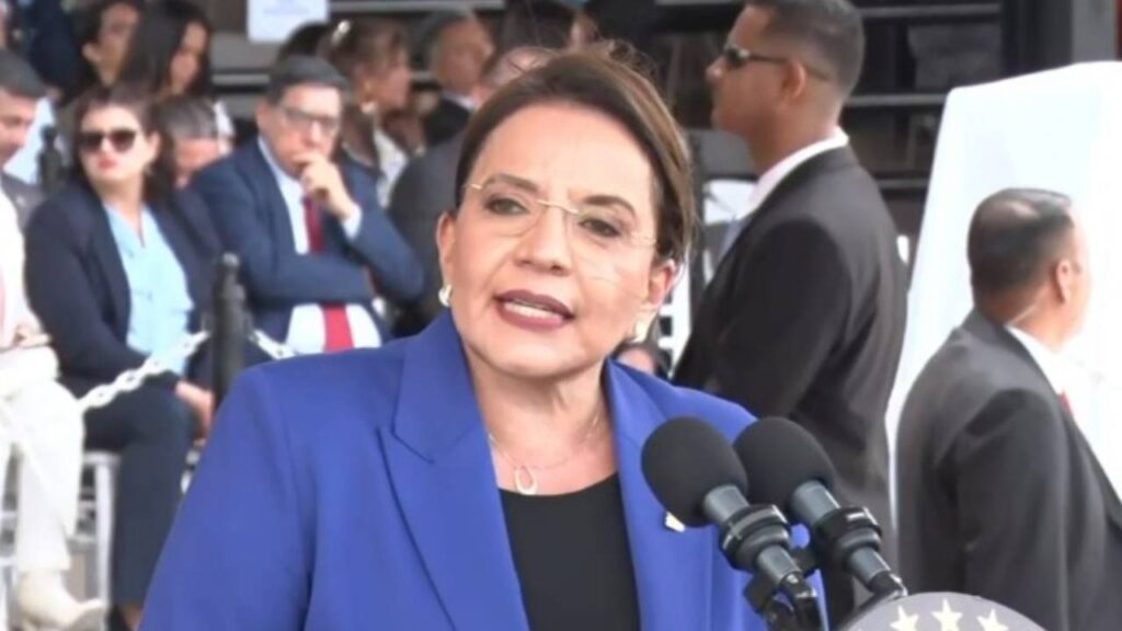 Xiomara Castro: ‘Nunca debemos rendirnos ante la traición de los enemigos’